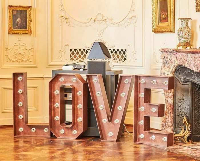 Kleine Leuchtbuchstaben LOVE (Vintage-Stil)
